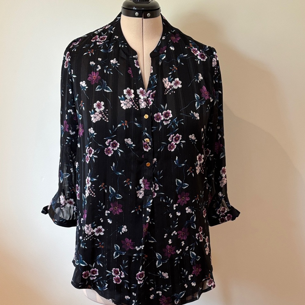 Chic Floral Button-Up Blouse